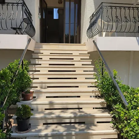 Rousetis Appartement Aegium